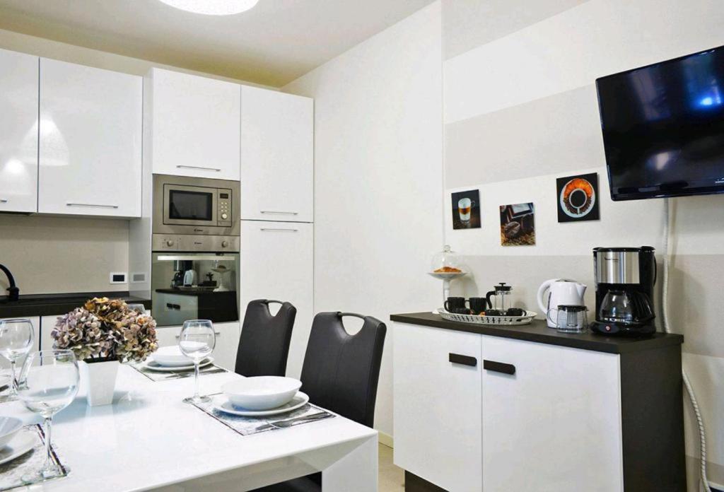 Ventuno - Modern Apartment - Country & Lake Lovere Exterior photo